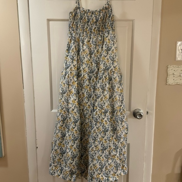 En Saison Dresses & Skirts - En Saison maxi dress size M